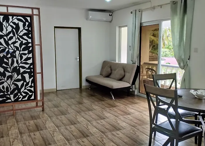 Dovass Self Catering * Takamaka
